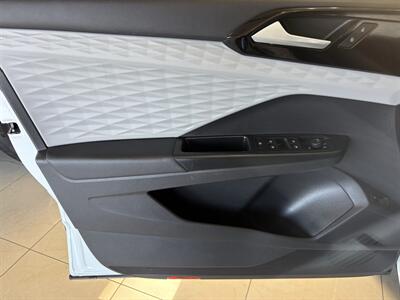 2022 Volkswagen Taos S 4Motion   - Photo 21 - Santa Cruz, CA 95062