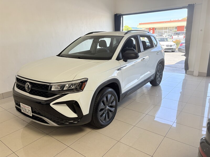 2022 Volkswagen Taos S 4Motion   - Photo 1 - Santa Cruz, CA 95062