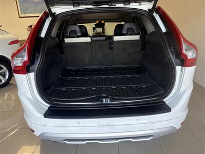 2017 Volvo XC60 T6 Dynamic   - Photo 5 - Santa Cruz, CA 95062