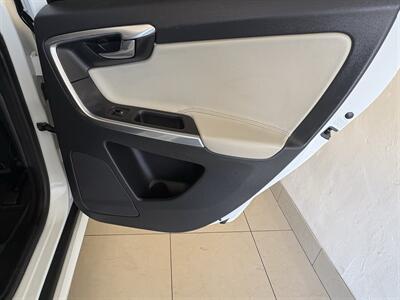 2017 Volvo XC60 T6 Dynamic   - Photo 21 - Santa Cruz, CA 95062