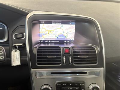 2017 Volvo XC60 T6 Dynamic   - Photo 10 - Santa Cruz, CA 95062