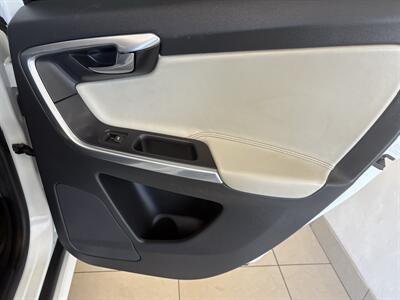 2017 Volvo XC60 T6 Dynamic   - Photo 19 - Santa Cruz, CA 95062