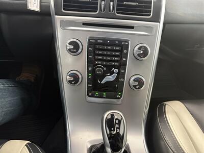 2017 Volvo XC60 T6 Dynamic   - Photo 12 - Santa Cruz, CA 95062