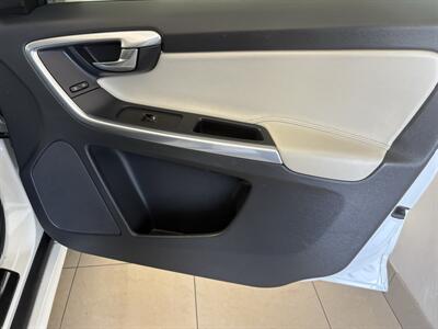 2017 Volvo XC60 T6 Dynamic   - Photo 20 - Santa Cruz, CA 95062