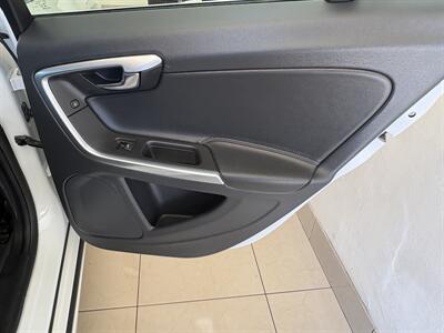 2016 Volvo V60 T5 Drive-E Premier   - Photo 15 - Santa Cruz, CA 95062