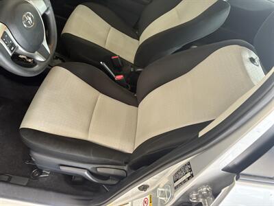 2014 Toyota Yaris 5-Door LE   - Photo 11 - Santa Cruz, CA 95062