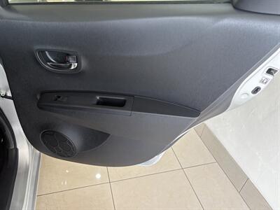 2014 Toyota Yaris 5-Door LE   - Photo 16 - Santa Cruz, CA 95062