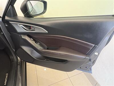 2018 Mazda Mazda3 Touring   - Photo 18 - Santa Cruz, CA 95062