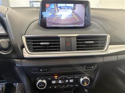 2018 Mazda Mazda3 Touring   - Photo 11 - Santa Cruz, CA 95062