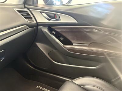 2018 Mazda Mazda3 Touring   - Photo 13 - Santa Cruz, CA 95062