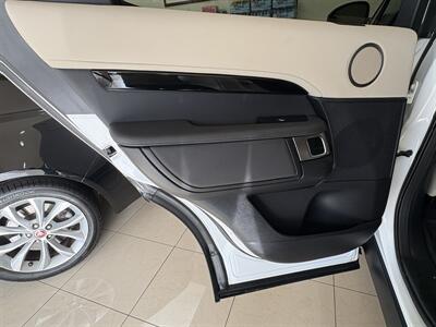 2020 Land Rover Discovery SE   - Photo 22 - Santa Cruz, CA 95062