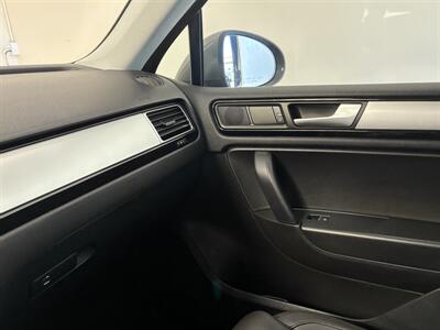 2014 Volkswagen Touareg V6 Sport   - Photo 18 - Santa Cruz, CA 95062