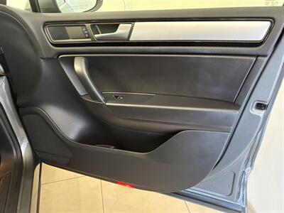 2014 Volkswagen Touareg V6 Sport   - Photo 19 - Santa Cruz, CA 95062