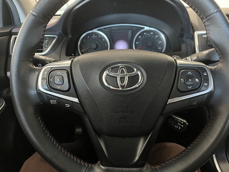 2016 Toyota Camry Special Edition photo 12