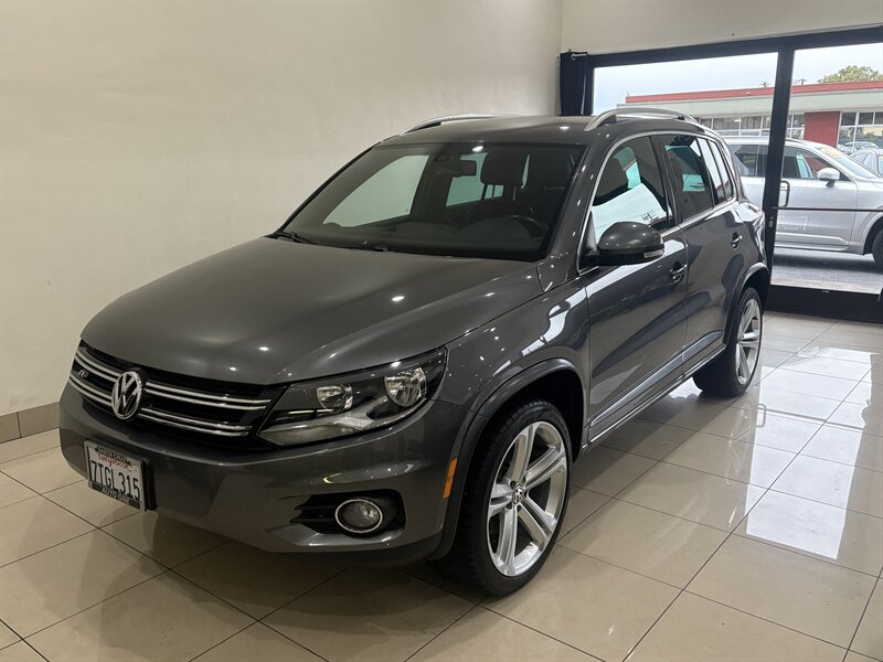 2016 Volkswagen Tiguan R-Line's photo