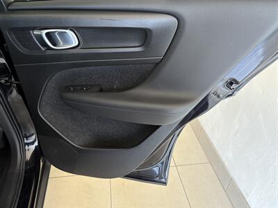 2020 Volvo XC40 T4 Momentum   - Photo 16 - Santa Cruz, CA 95062