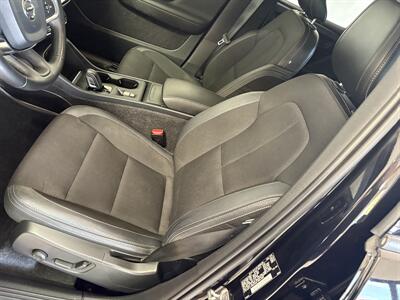 2020 Volvo XC40 T4 Momentum   - Photo 10 - Santa Cruz, CA 95062