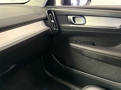 2020 Volvo XC40 T4 Momentum   - Photo 14 - Santa Cruz, CA 95062