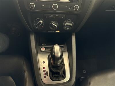 2014 Volkswagen Jetta SEL PZEV   - Photo 10 - Santa Cruz, CA 95062