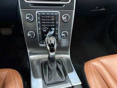 2015 Volvo V60 T5 Drive-E Premier   - Photo 10 - Santa Cruz, CA 95062