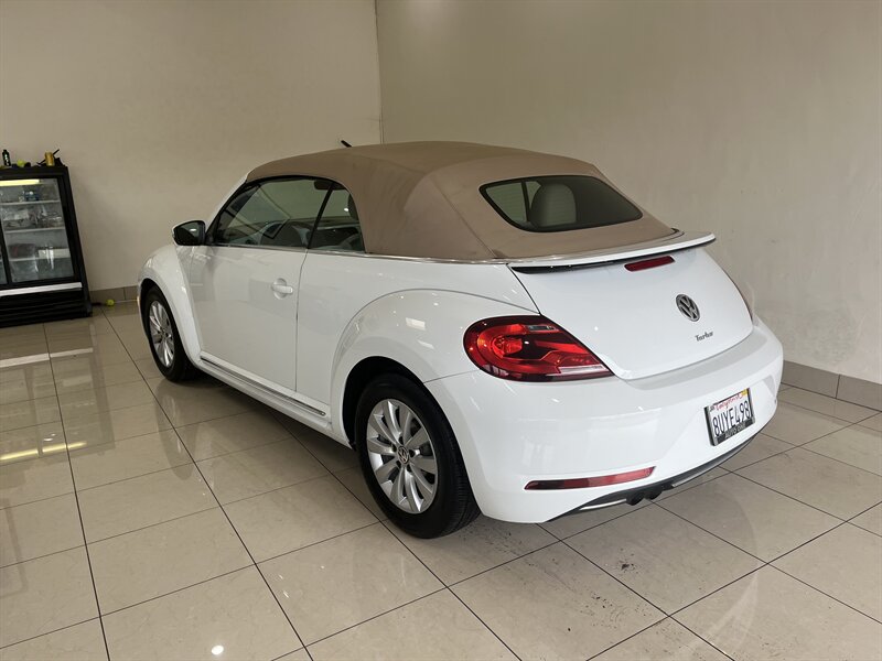 2017 Volkswagen Beetle S photo 6