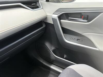 2019 Toyota RAV4 XLE - Photo 15 - Santa Cruz, CA 95062