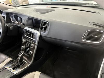 2016 Volvo V60 T5 Platinum   - Photo 18 - Santa Cruz, CA 95062