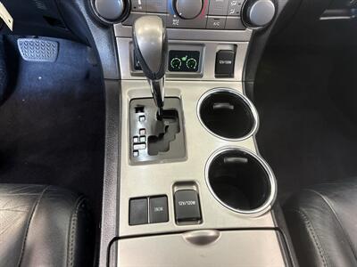 2013 Toyota Highlander SE   - Photo 8 - Santa Cruz, CA 95062