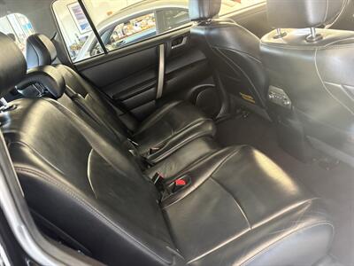 2013 Toyota Highlander SE   - Photo 14 - Santa Cruz, CA 95062
