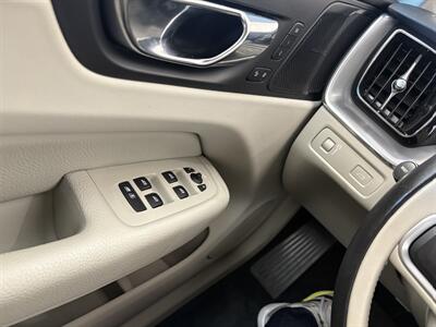 2019 Volvo XC60 T5 Momentum   - Photo 17 - Santa Cruz, CA 95062