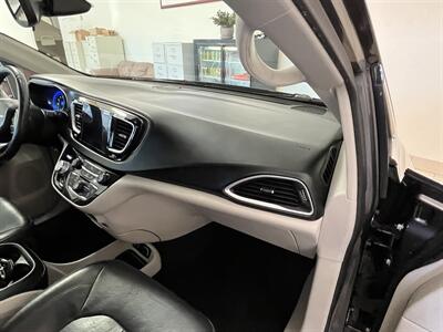 2018 Chrysler Pacifica Touring L   - Photo 16 - Santa Cruz, CA 95062