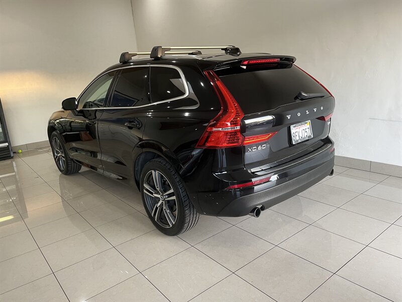 2019 Volvo XC60 Momentum photo 3