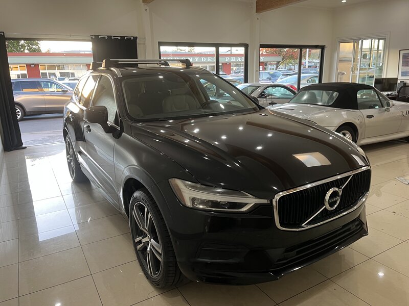 2019 Volvo XC60 Momentum photo 2