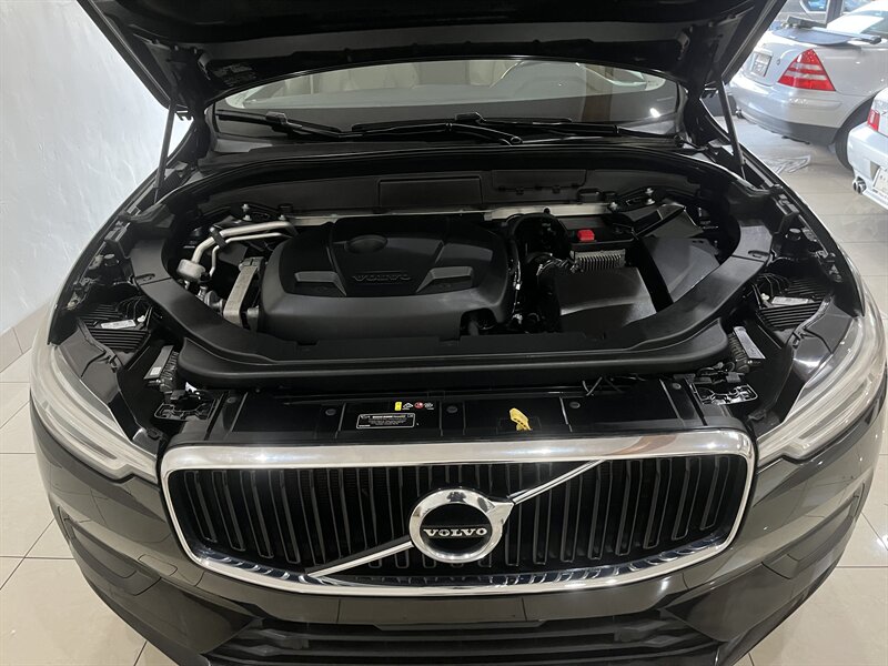 2019 Volvo XC60 Momentum photo 5