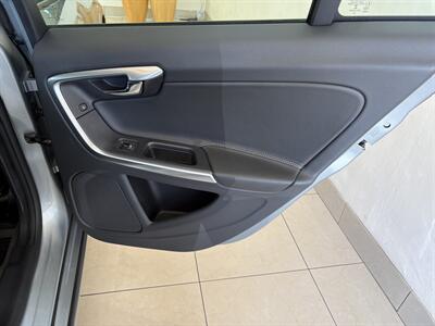 2018 Volvo V60 T5 Dynamic   - Photo 18 - Santa Cruz, CA 95062
