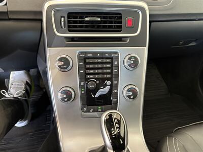 2018 Volvo V60 T5 Dynamic   - Photo 11 - Santa Cruz, CA 95062