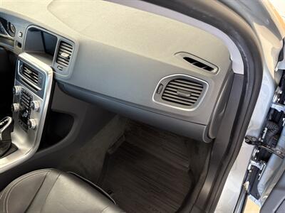 2018 Volvo V60 T5 Dynamic   - Photo 19 - Santa Cruz, CA 95062