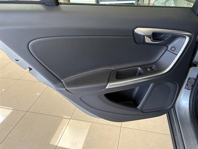 2018 Volvo V60 T5 Dynamic   - Photo 17 - Santa Cruz, CA 95062