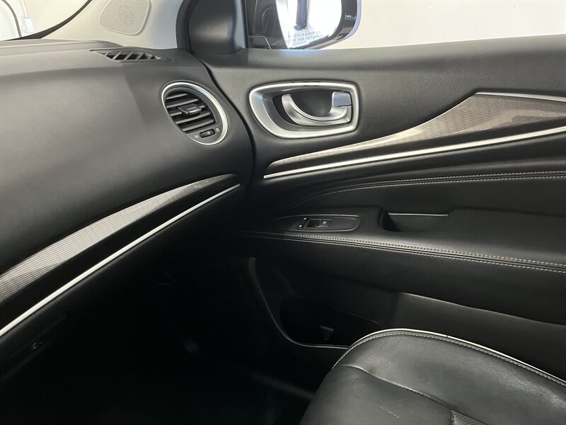 2017 INFINITI QX60 Base photo 24