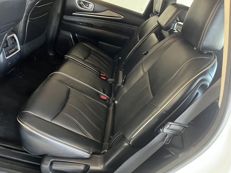 2017 INFINITI QX60 Base photo 17