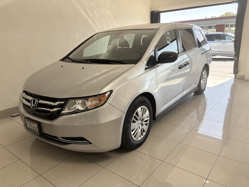 2015 Honda Odyssey LX's photo