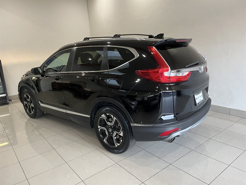 2017 Honda CR-V Touring photo 3