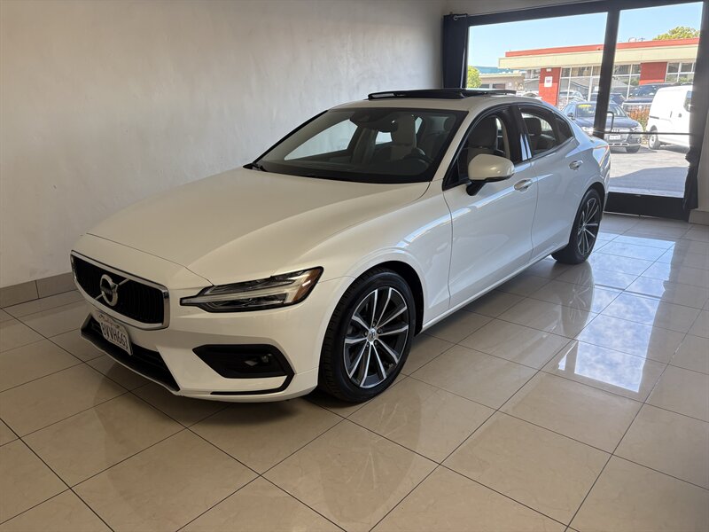 2021 Volvo S60 T5 Momentum's photo