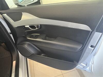 2016 Volvo XC90 T5 Momentum   - Photo 17 - Santa Cruz, CA 95062