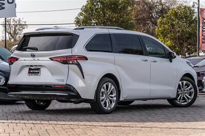 2022 Toyota Sienna Platinum 7-Passenger   - Photo 10 - Westminster, CA 92683