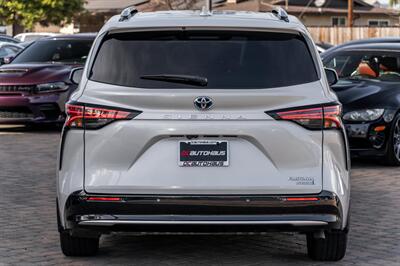 2022 Toyota Sienna Platinum 7-Passenger   - Photo 11 - Westminster, CA 92683