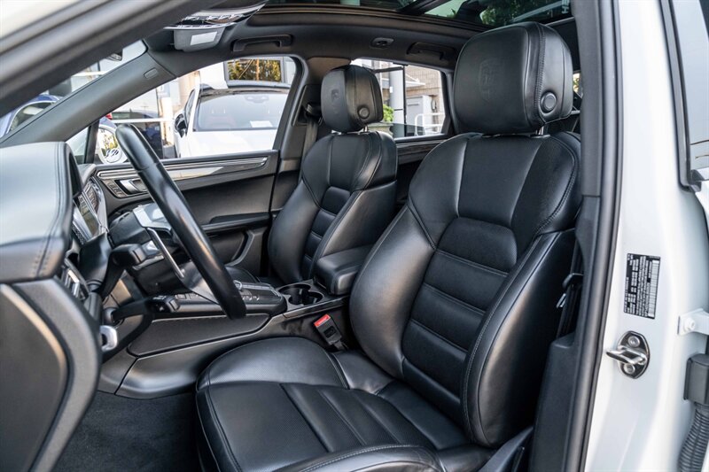 2021 Porsche Macan GTS photo 2