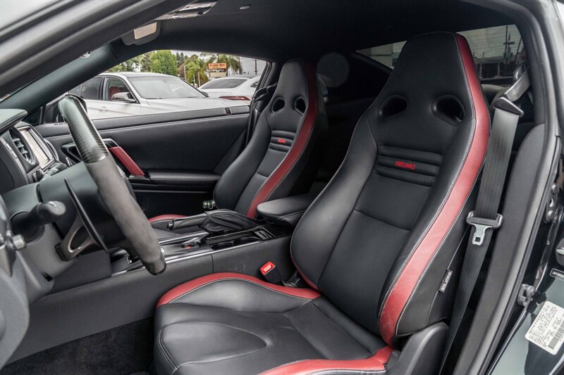 2015 Nissan GT-R Black Edition photo 2