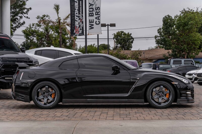 2015 Nissan GT-R Black Edition photo 3