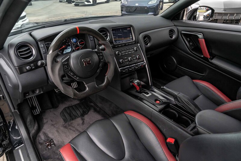 2015 Nissan GT-R Black Edition photo 4
